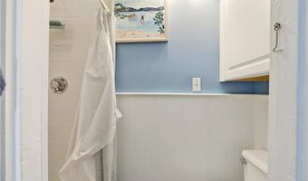 13 Holland St 1, Newport, RI 02840