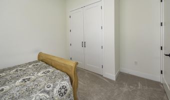 1858 Upland Dr, Ann Arbor, MI 48105