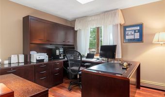 10 Oak Hill Dr, Lincoln, RI 02865