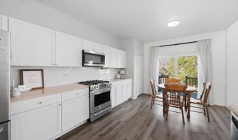 510 Golden Valley Ln, Algonquin, IL 60102