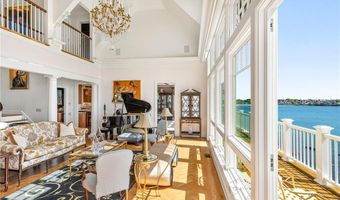 737 Boston Neck Rd, Narragansett, RI 02882