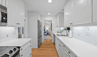 5901 DEVONSHIRE Dr, Bethesda, MD 20816