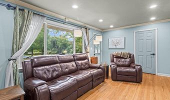 687 Hopping Rd, Belford, NJ 07718