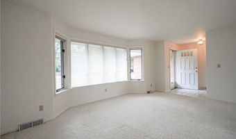 100 W Maplemere Rd, Amherst, NY 14221