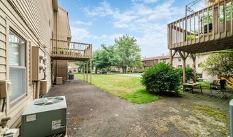 33 Bay Path Way 33, Branford, CT 06405