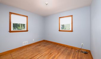 570 Garfield Ave, Belford, NJ 07718