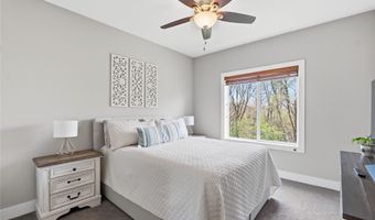1009 Baileys Grove Dr, Adel, IA 50003