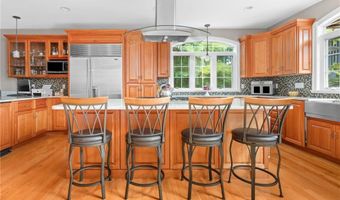 51 Reservoir Rd, Cumberland, RI 02864