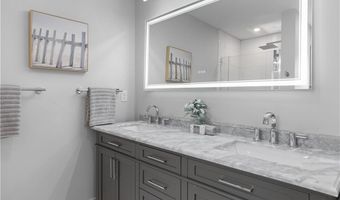 24 Perry Ave, Middletown, RI 02842