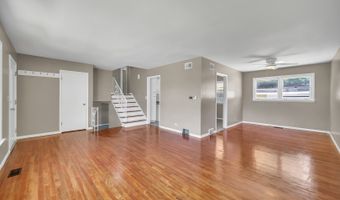 10 N ADAMS Dr, Addison, IL 60101