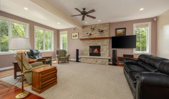 660 Birch Hollow Dr, Antioch, IL 60002