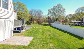 10 Brightwood Ln, Branford, CT 06405