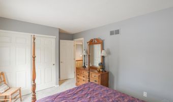 1136 Stewarton, Cincinnati, OH 45102