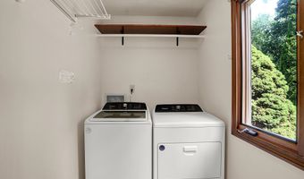 9015 Admirals Pointe Dr, Indianapolis, IN 46236