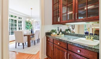 4831 26TH St N, Arlington, VA 22207