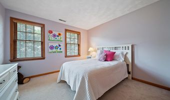 6 Carriage Chase Ln, Atkinson, NH 03811