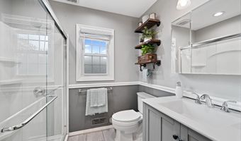 28 OBRIEN Ct, Bayonne, NJ 07002