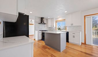 375 McClure Ave, Astoria, OR 97103