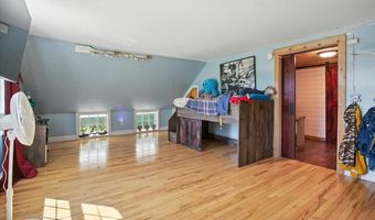817 Riverside Dr, Augusta, ME 04330