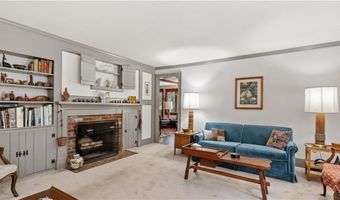 12 Lampercock Ln, Lincoln, RI 02865