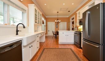 160 Ave C, Apalachicola, FL 32320