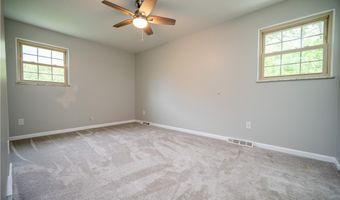 1768 Celeste Cir, Austintown, OH 44511