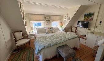 11 Harbor St, Jamestown, RI 02835
