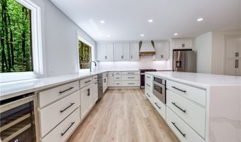 19121 Brewster Rd, Aurora, OH 44202
