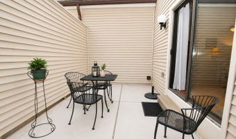 40 Huntington Ct 40, Bethel, CT 06801