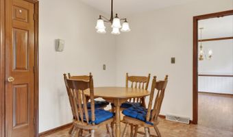 114 W SAVANNAH Dr, Bear, DE 19701