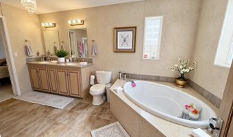 537 Mcpherson Dr, Alford, FL 32420