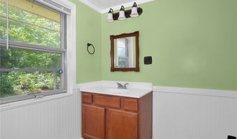 219 E Clinton St, Autryville, NC 28318