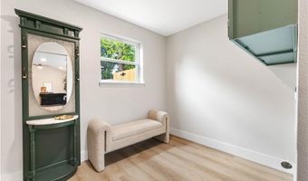 402 SW 11th St, Bentonville, AR 72712