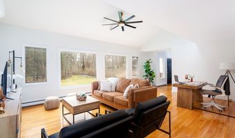 6 Daniels Dr, Danbury, CT 06811