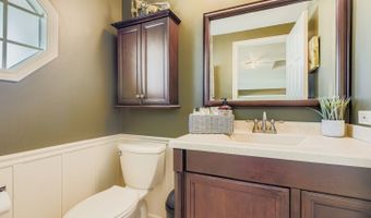 1967 N Woodland Ln, Arlington Heights, IL 60004