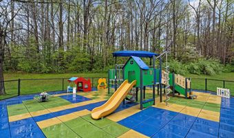 3808 WINTERSET Dr, Annandale, VA 22003