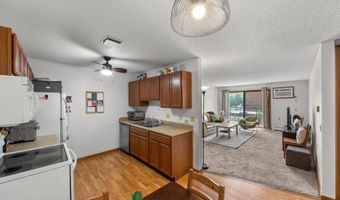 4 Pine Tree Dr 212, Arden Hills, MN 55112