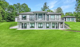 13 Kellogg St, Brookfield, CT 06804