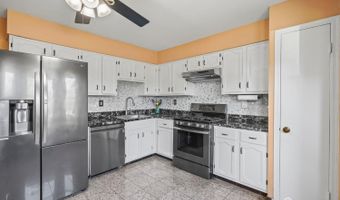 1 Dogwood Ct, Sayreville, NJ 08872