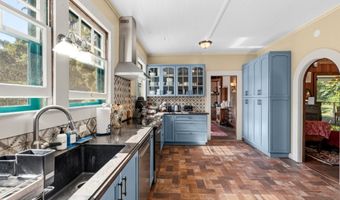 1896 KALANIANAOLE St, Hilo, HI 96720