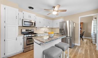 3 Renier Ct, Middletown, NJ 07748