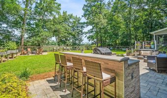 70 Dolphin Point Dr, Beaufort, SC 29907