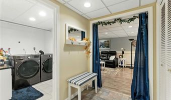22 Camelot Cir, Johnston, RI 02919