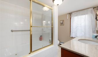 9 Valley Dr, Bristol, RI 02809