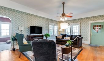 118 E Broadway Ave, Augusta, KS 67010