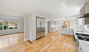 30 Dutchess Dr, Cranston, RI 02921