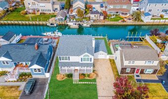 17 Cape Rd, Amity Harbor, NY 11701