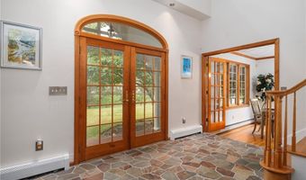 165 Lynn Cir, East Greenwich, RI 02818