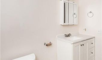 60 SPRING St, Lincoln, RI 02838