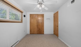 911 David St, Antioch, IL 60002